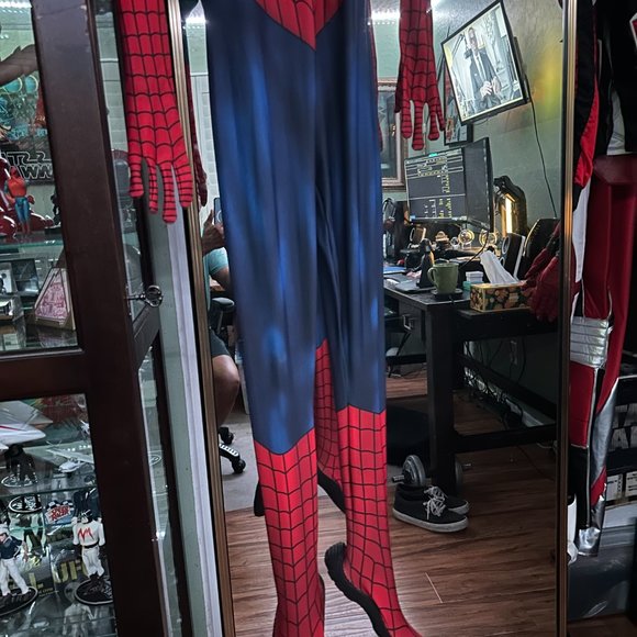 Spider-Man Professional Grade Cosplay Costume! - Picture 12 of 12
